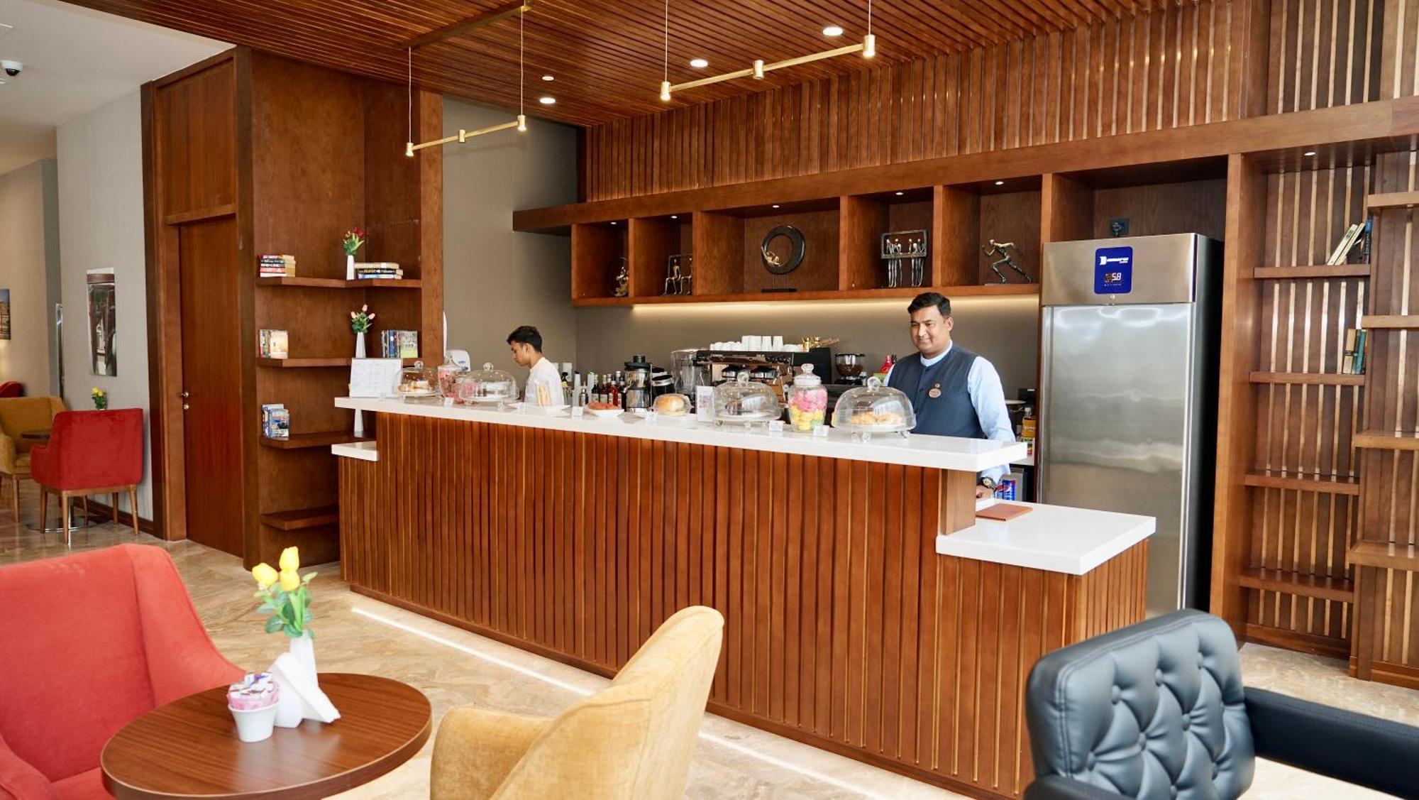 Kyriad Hotel ซาลาลาห์ ภายนอก รูปภาพ