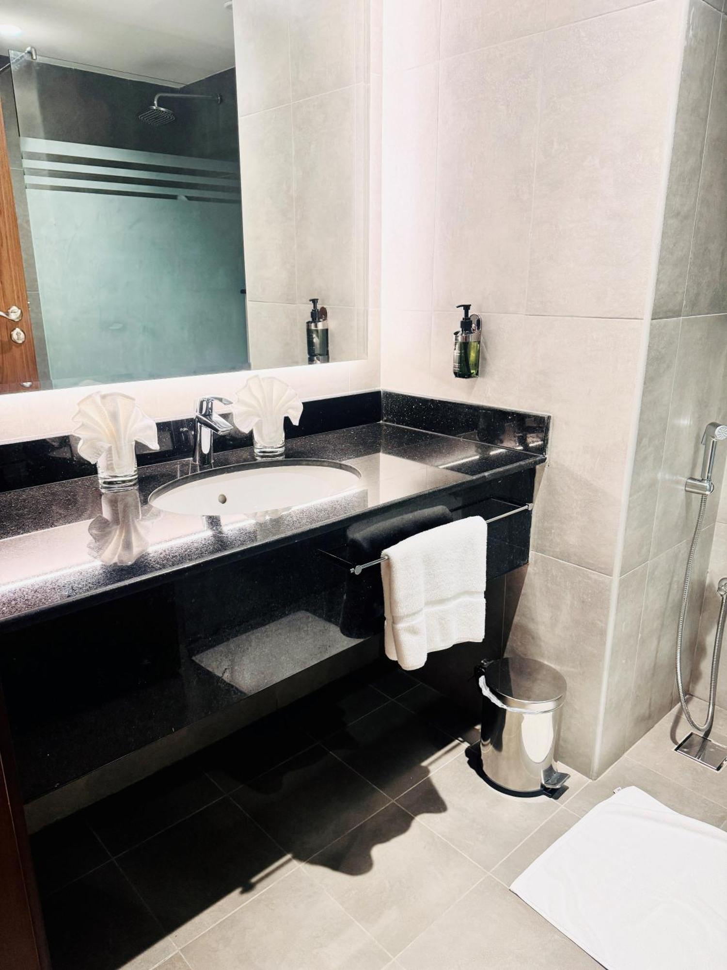 Kyriad Hotel ซาลาลาห์ ภายนอก รูปภาพ