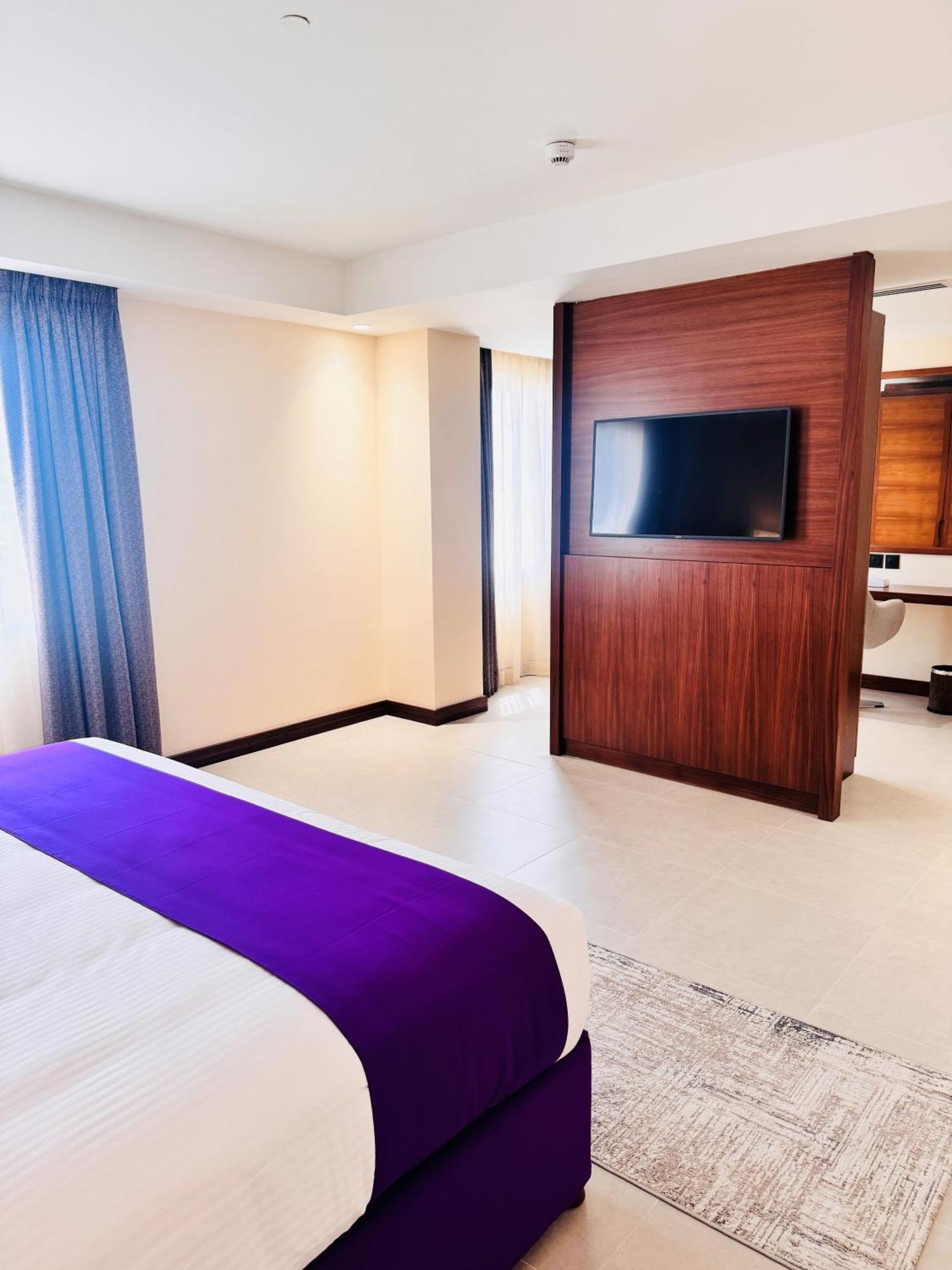Kyriad Hotel ซาลาลาห์ ภายนอก รูปภาพ